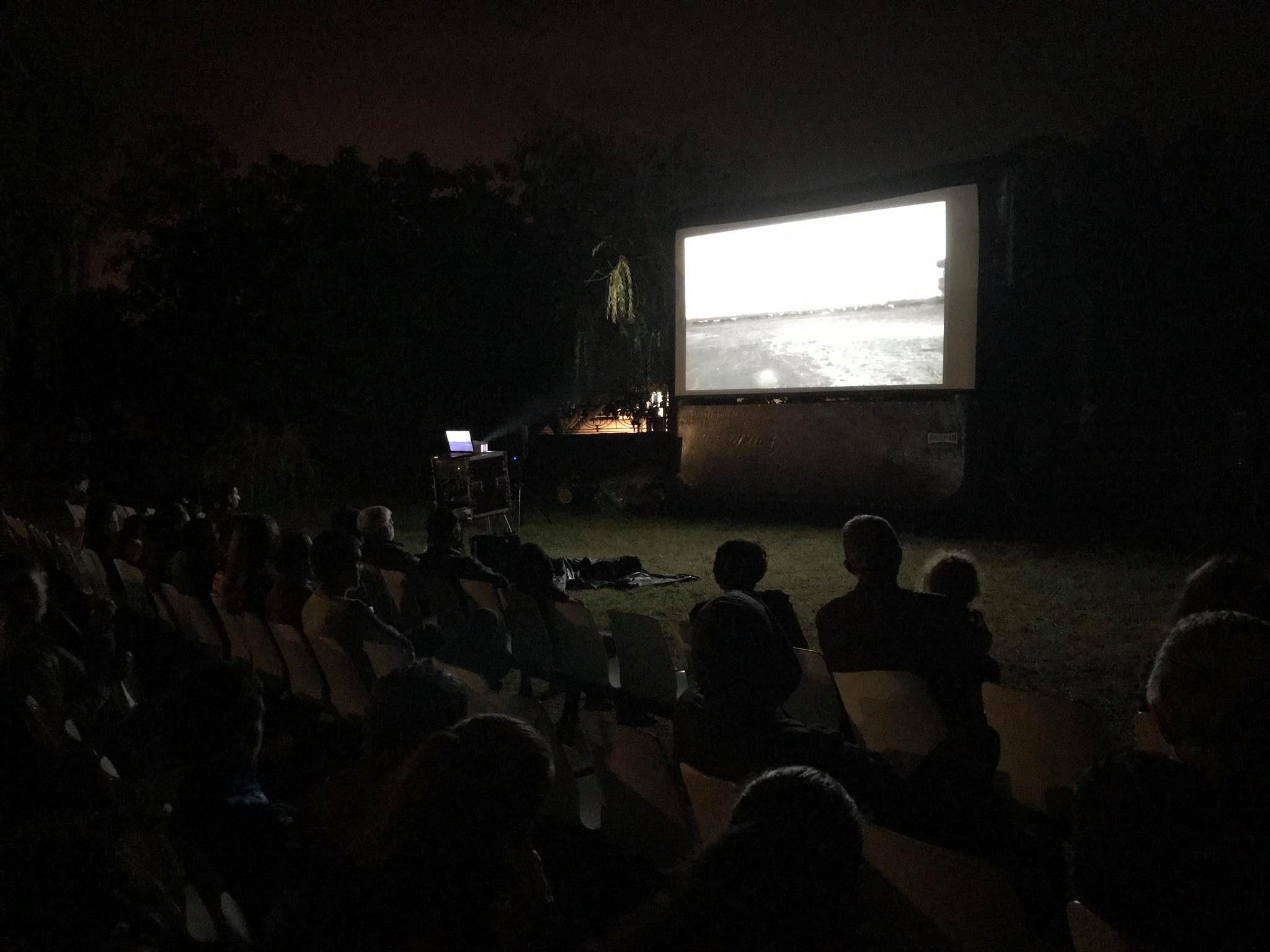 Բացօթյա կինոցուցադրություն